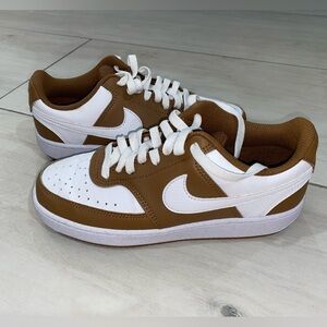 Nike women Low-Top Sneaker - White & Brown